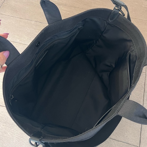 Almost New Burberry Horseferry Black Canvas Tote with Removable Shoulder Strap - Picture 6 of 9